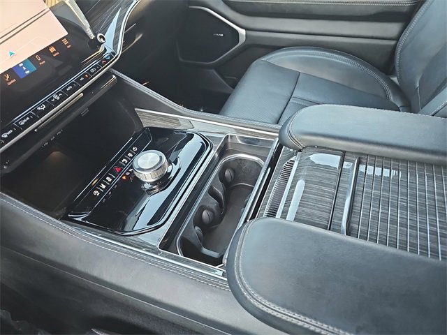 Used 2022 Jeep Wagoneer Series III w/ Flexible Seating Group image 25