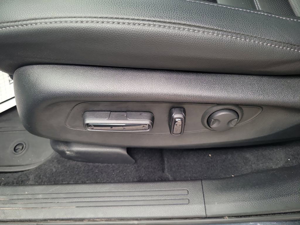 Used 2025 Honda CR-V EX-L image 12