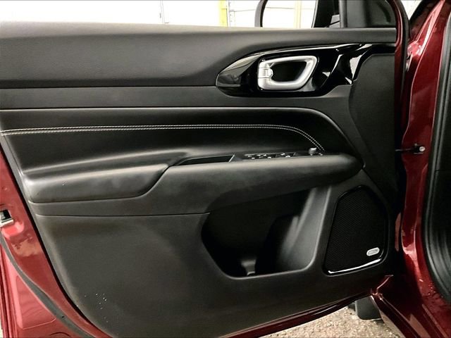 Used 2022 Jeep Compass High Altitude AWD/4WD image 22