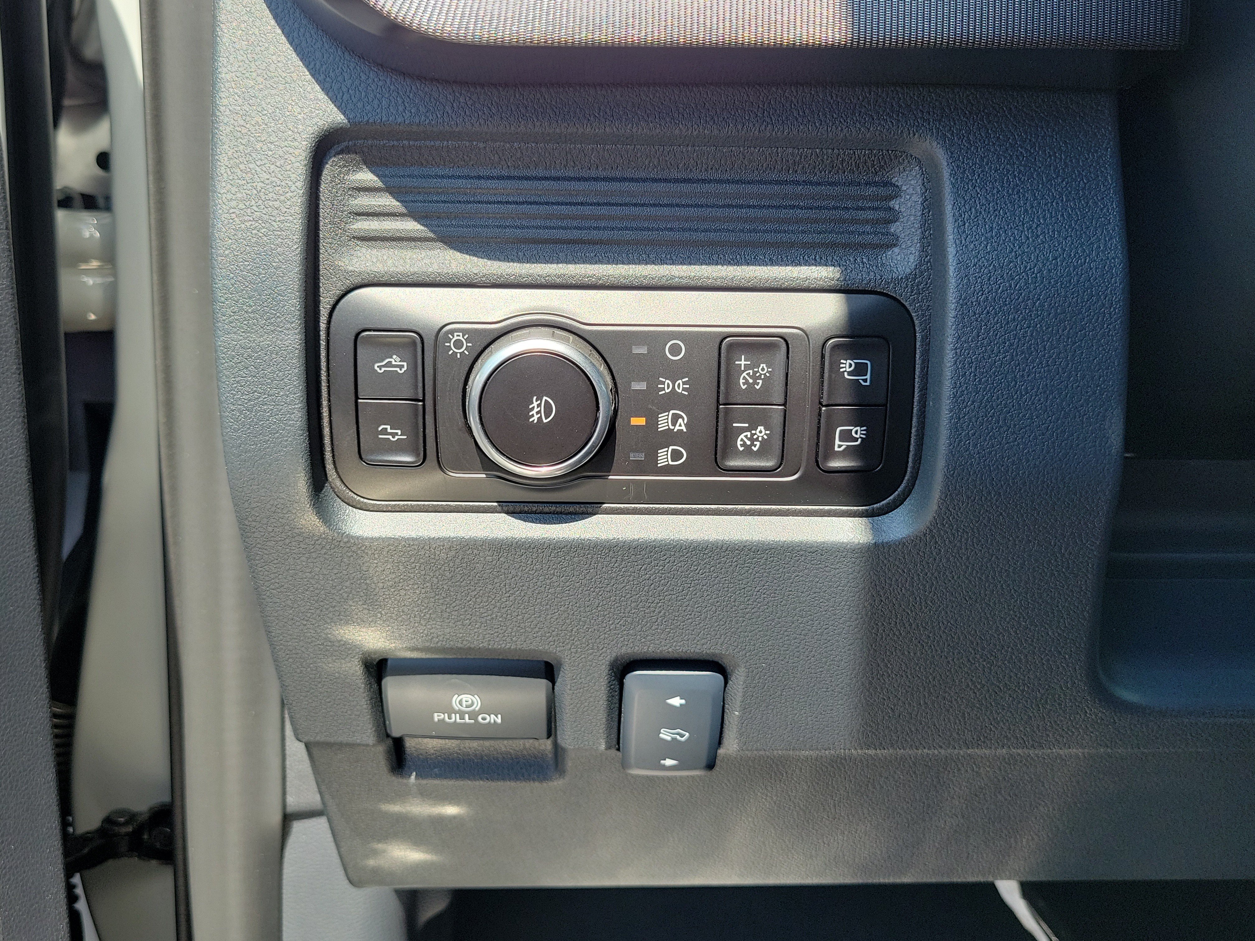 Certified 2026 Ford F350 Platinum w/ Tremor Off-Road Package AWD/4WD image 28
