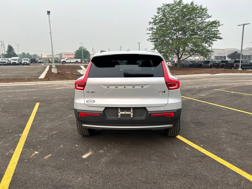 Used 2022 Volvo XC40 T5 Momentum w/ Premium Package AWD/4WD image 8
