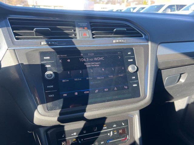 Used 2022 Volkswagen Tiguan SE w/ Panoramic Sunroof Package image 10