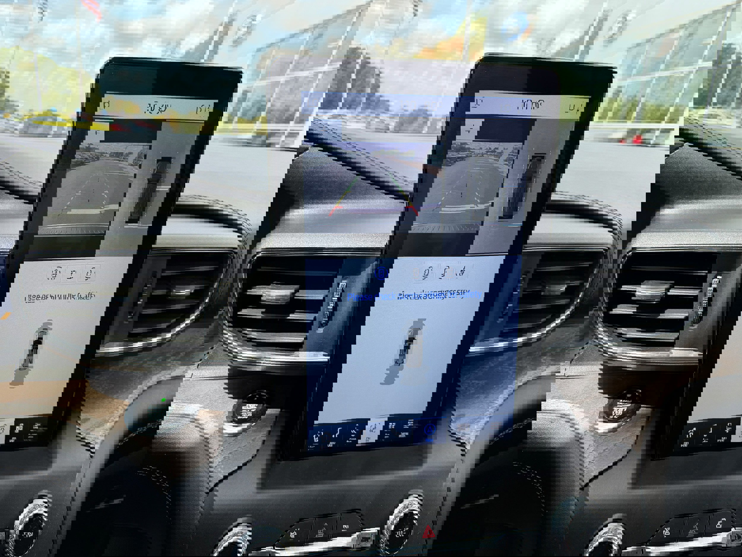 Certified 2020 Ford Explorer Platinum w/ Premium Technology Package image 20