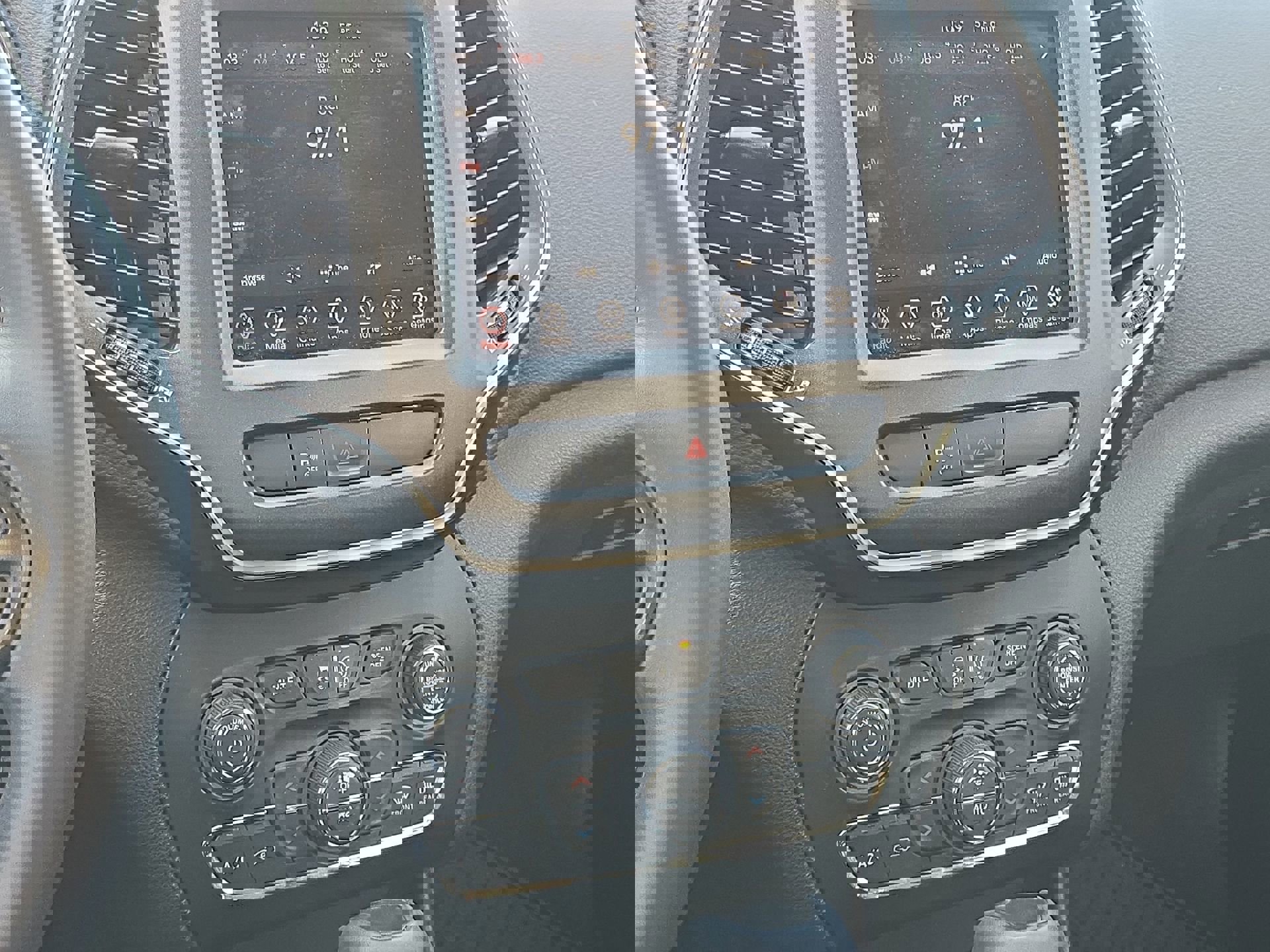 Used 2019 Jeep Cherokee Trailhawk w/ Trailer Tow Group image 17