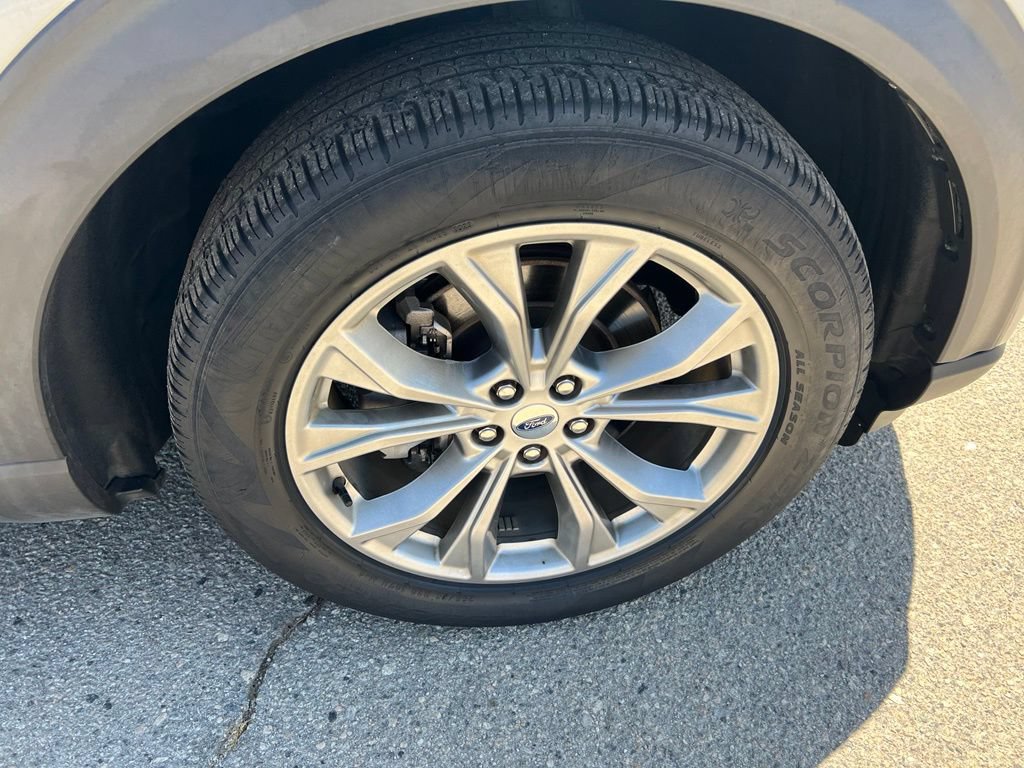 Certified 2023 Ford Explorer Limited RWD image 30