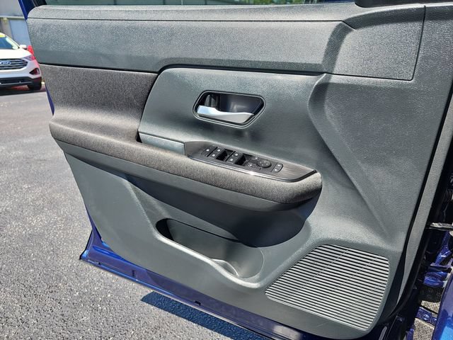 Used 2025 Nissan Kicks SV FWD image 31