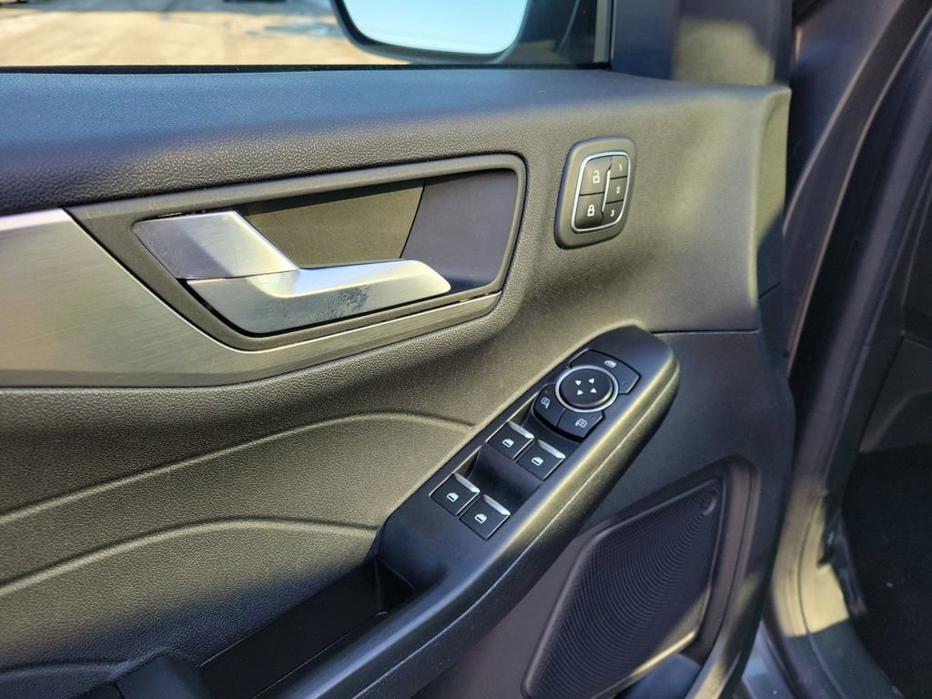 Certified 2022 Ford Escape Titanium w/ Class II Trailer Tow Package image 19