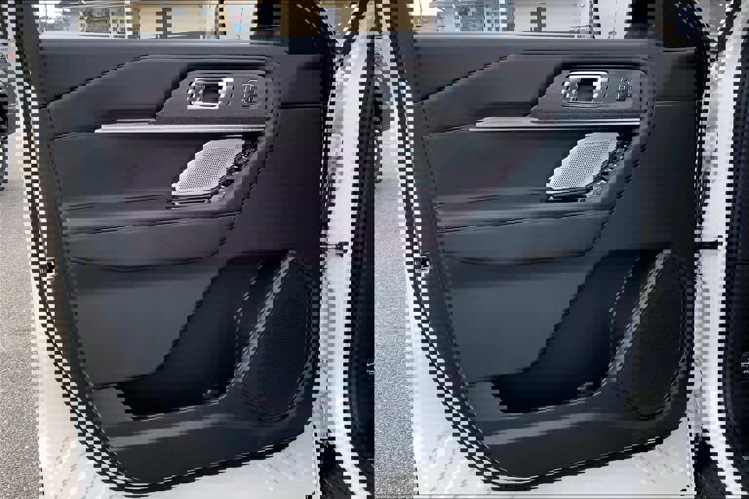 Certified 2025 Ford Explorer Platinum image 21