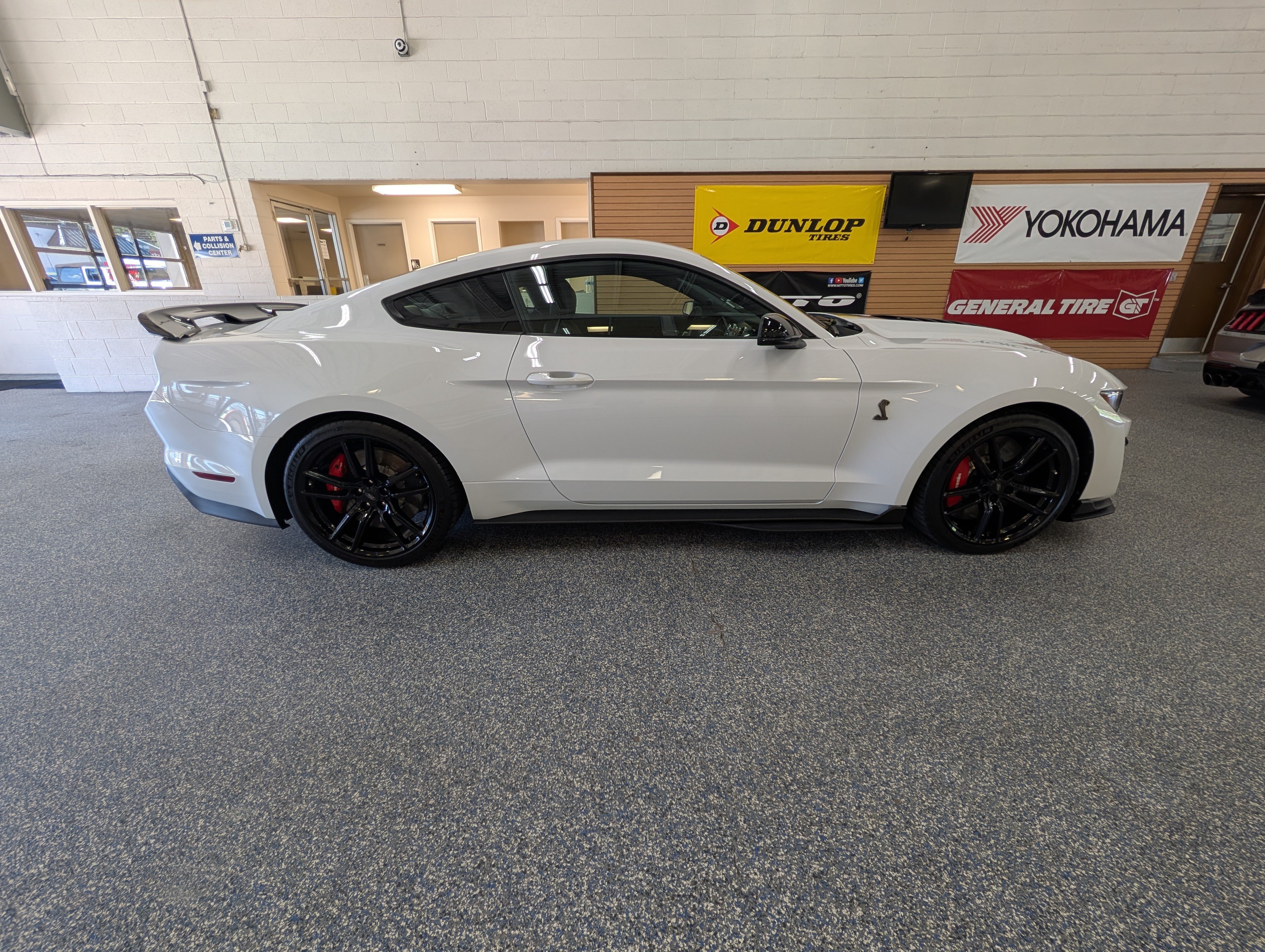 Certified 2020 Ford Mustang Shelby GT500 w/ Technology Package RWD image 8