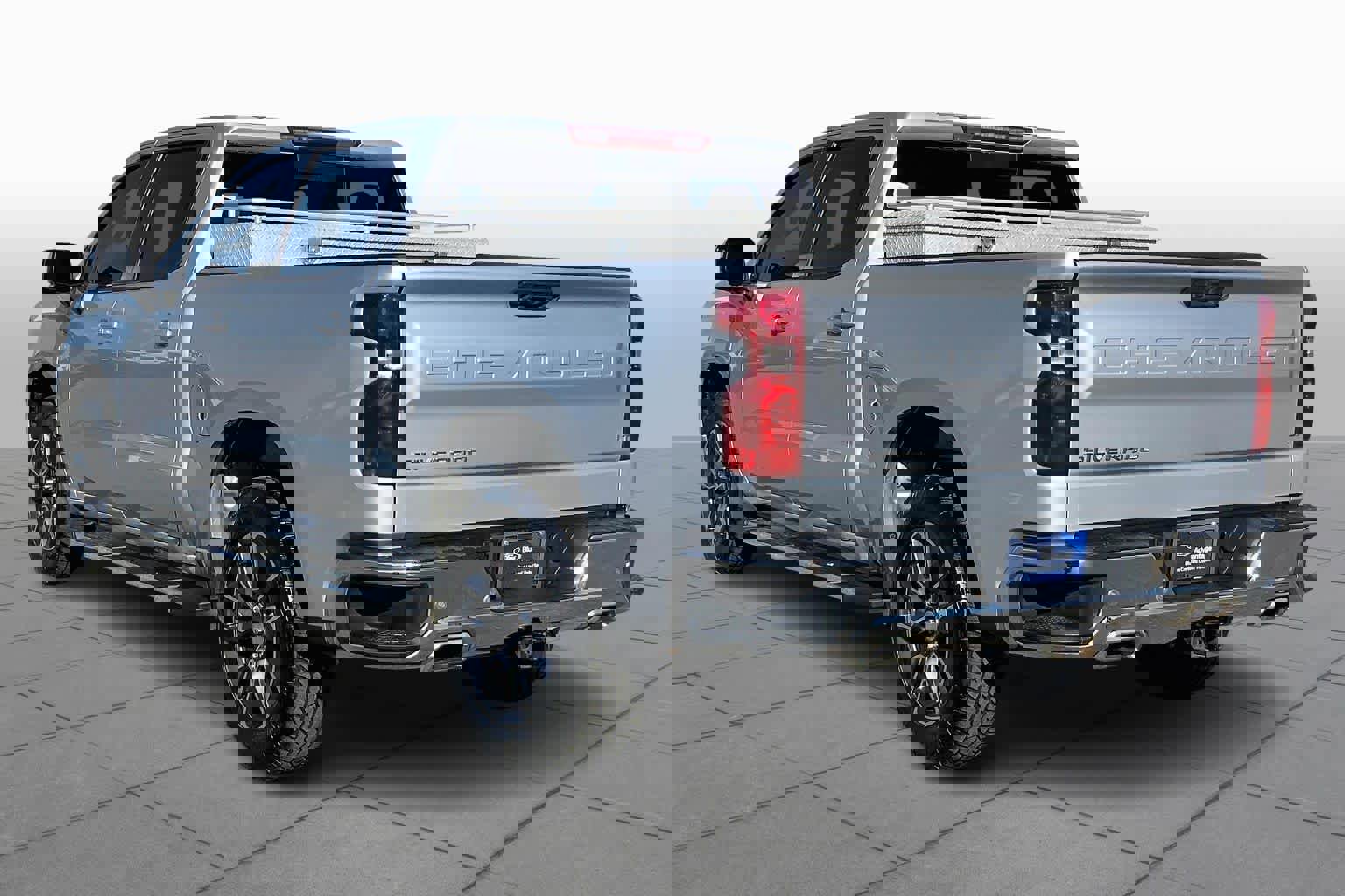 Used 2022 Chevrolet Silverado 1500 LT w/ Z71 Off-Road Package image 4