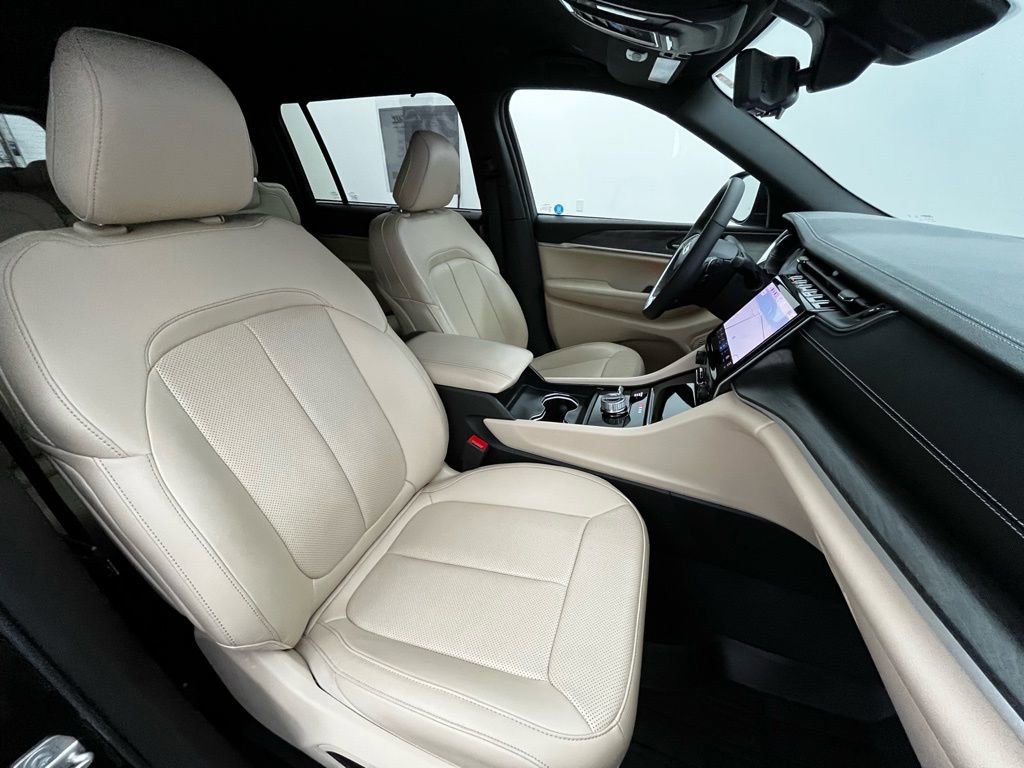 Used 2024 Jeep Grand Cherokee L Limited w/ Luxury Tech Group II image 29