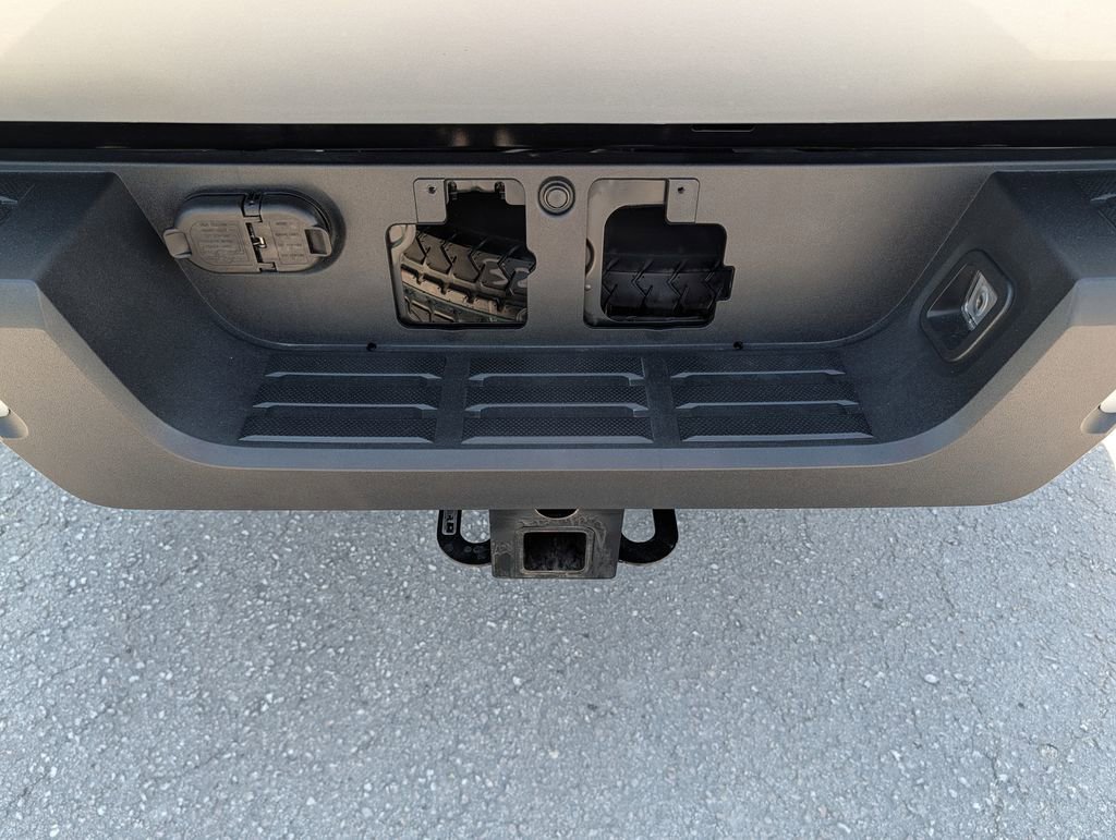 Used 2025 Toyota Tacoma SR5 AWD/4WD image 26