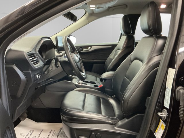 Certified 2025 Ford Escape Platinum AWD/4WD image 9