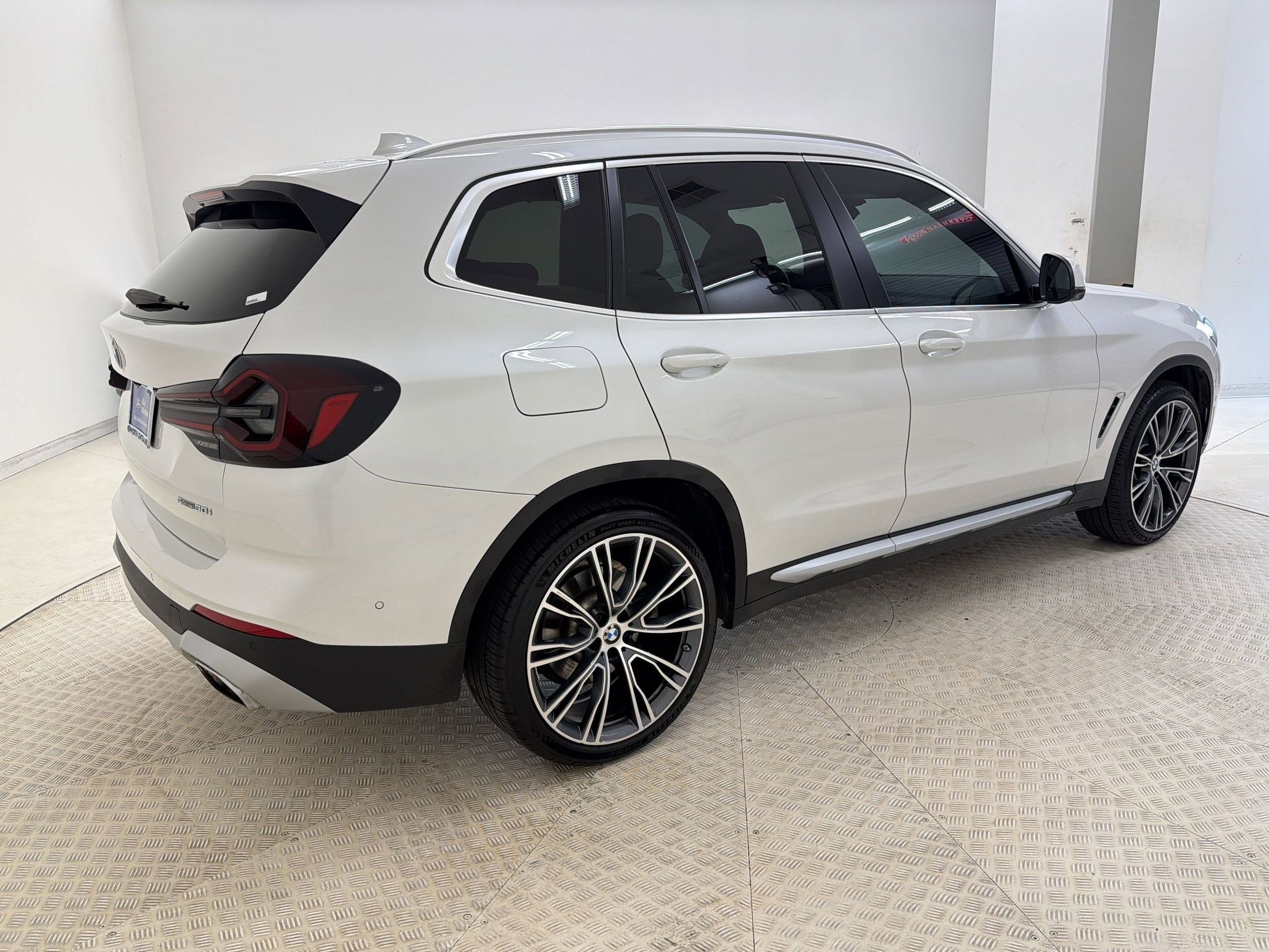 Used 2023 BMW X3 sDrive30i w/ Premium Package image 5