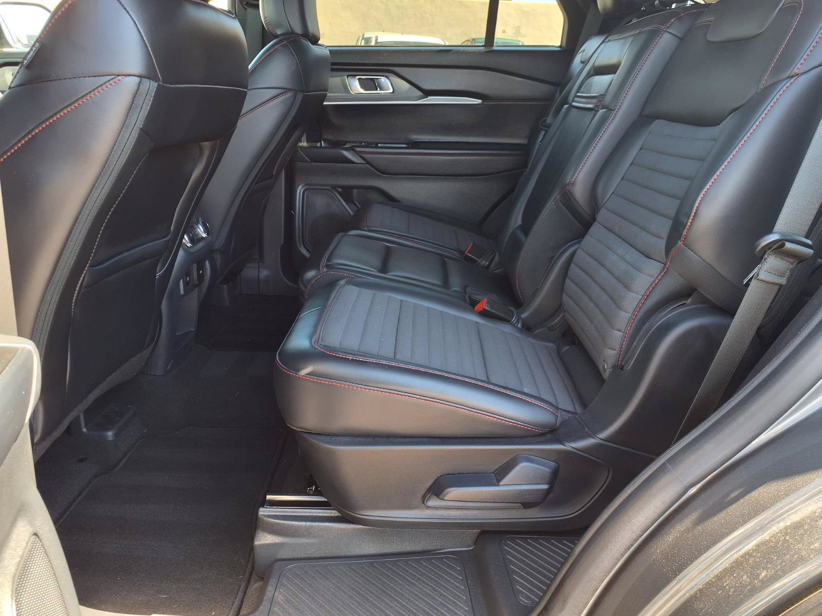Certified 2025 Ford Explorer ST-Line RWD image 17