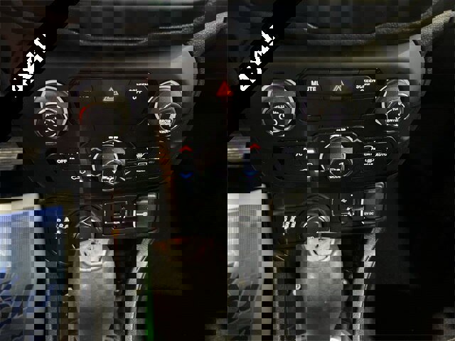 Used 2019 Jeep Renegade Latitude image 16