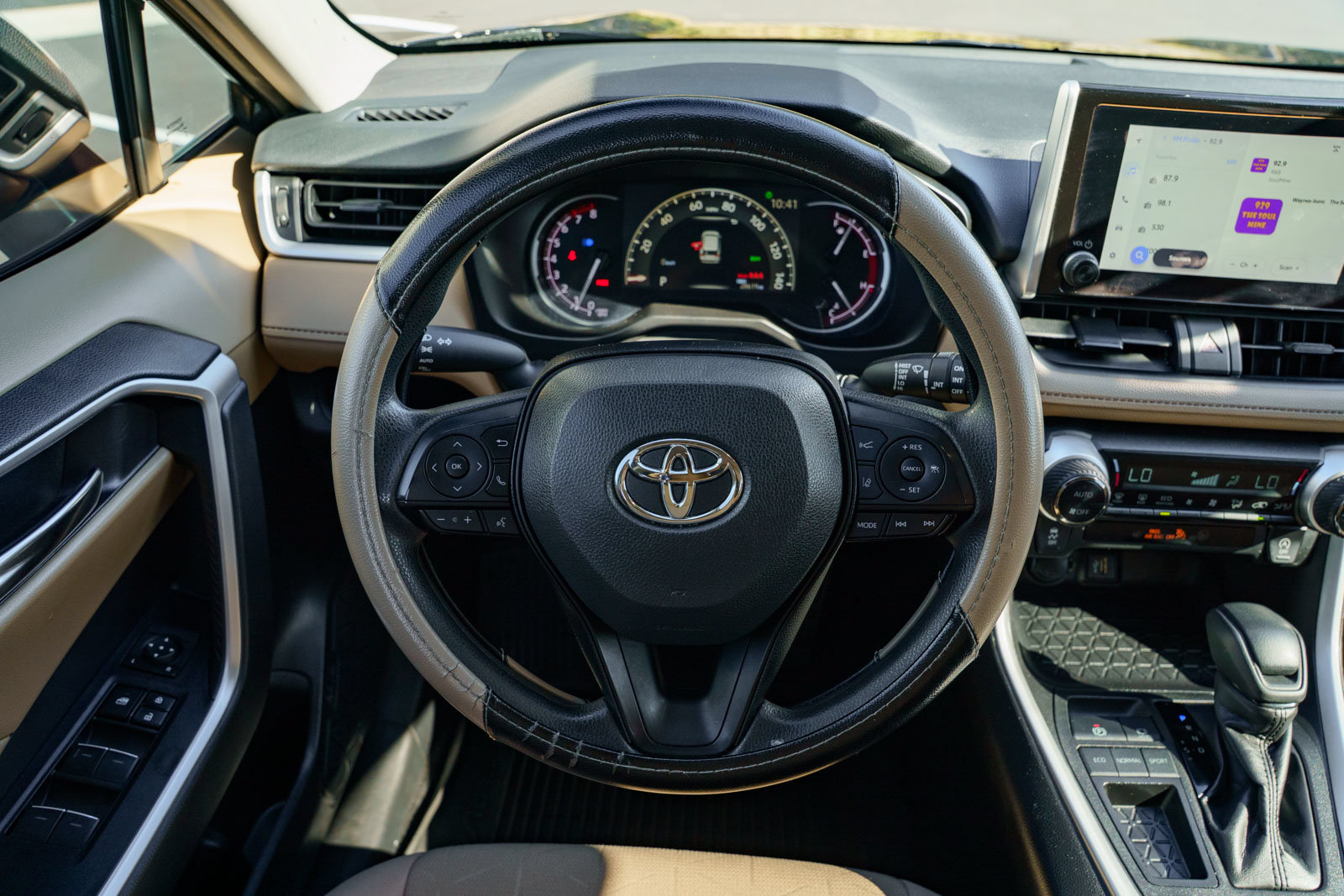 Used 2024 Toyota RAV4 XLE w/ Convenience Package FWD image 27