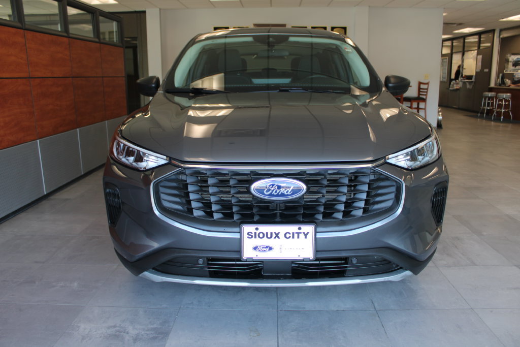 Certified 2023 Ford Escape Active w/ Tech Pack #1 AWD/4WD image 2