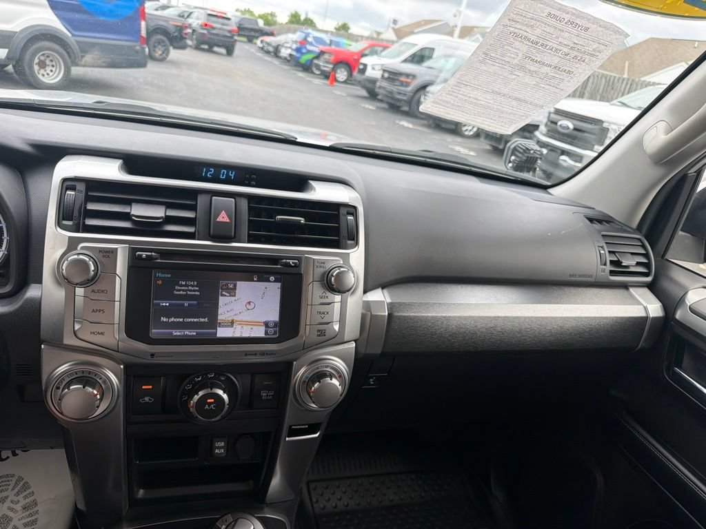 Used 2018 Toyota 4Runner SR5 AWD/4WD image 29