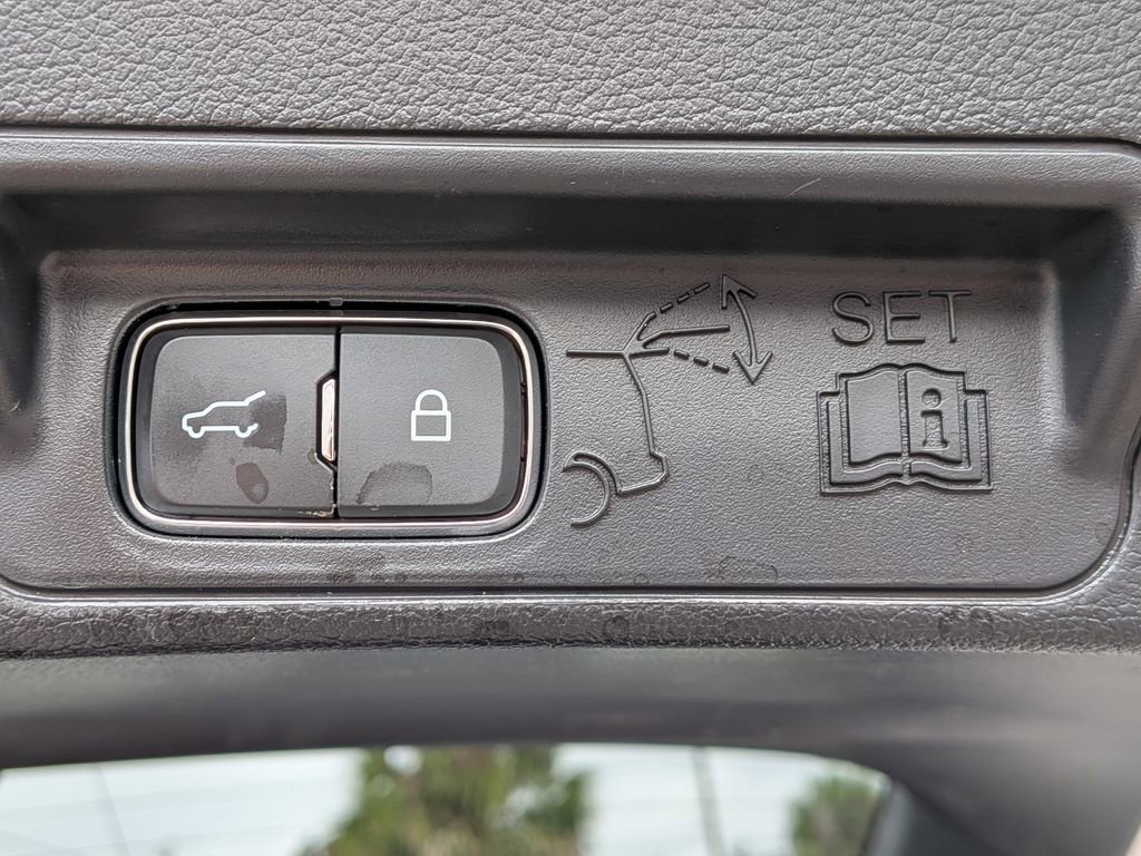 Certified 2022 Ford Explorer XLT w/ Equipment Group 202A image 14