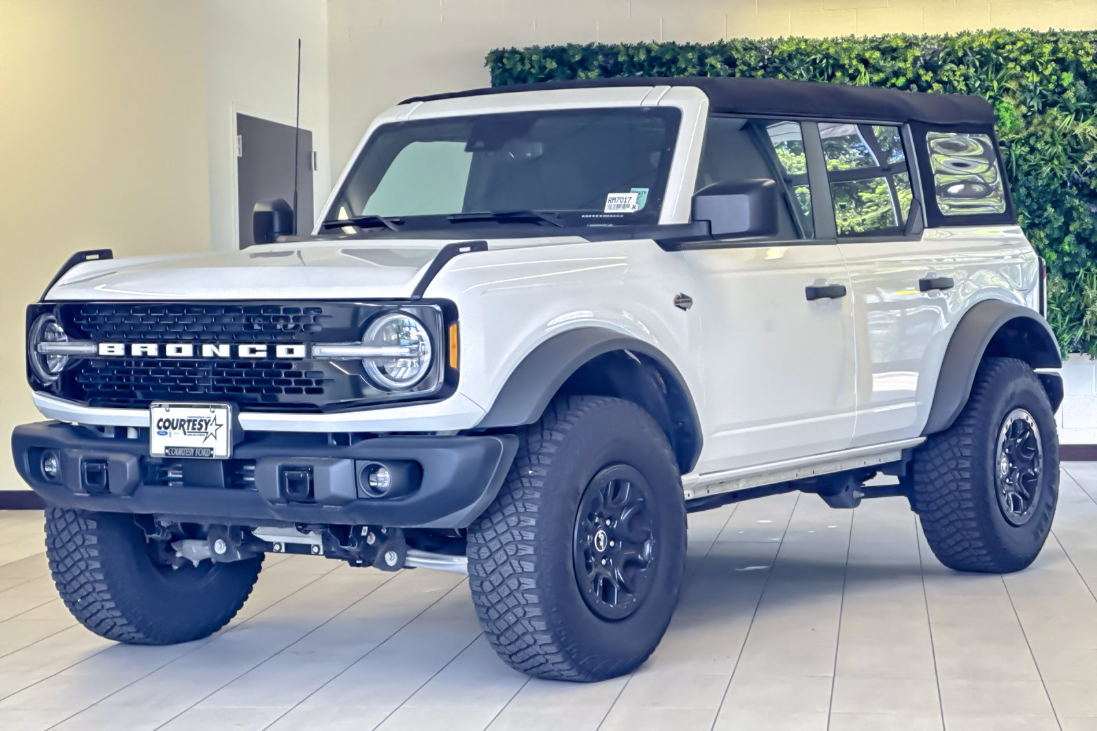 Certified 2023 Ford Bronco Wildtrak AWD/4WD image 8