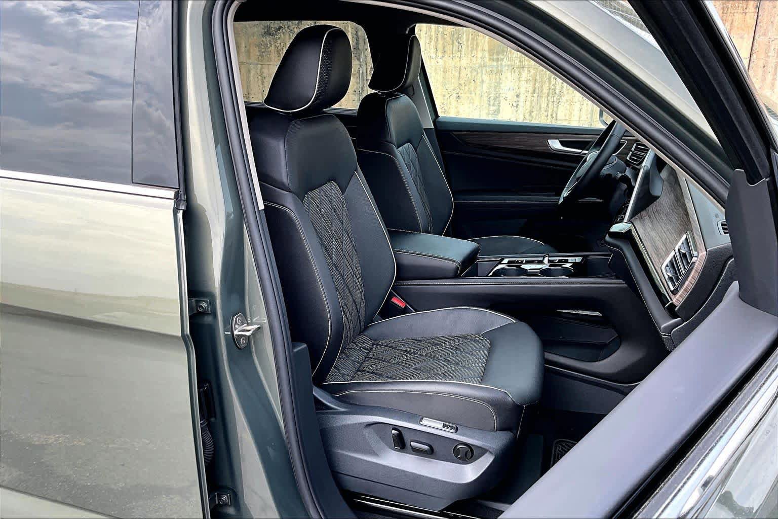 Used 2025 Volkswagen Atlas SEL Premium R-Line AWD/4WD image 9