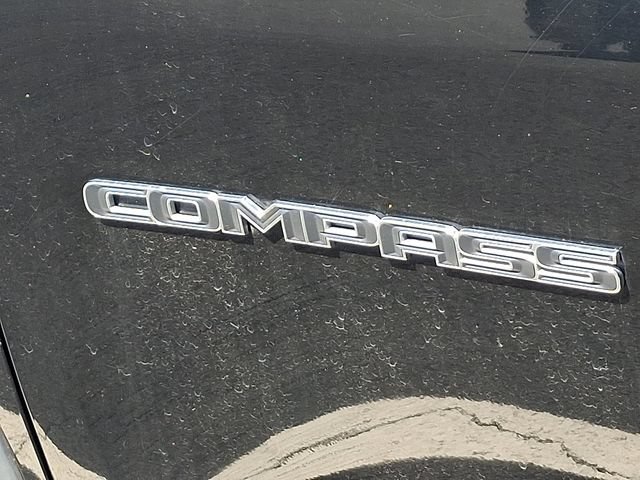 Used 2019 Jeep Compass Latitude w/ Popular Equipment Group AWD/4WD image 11