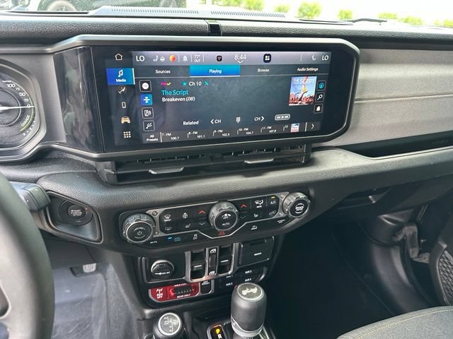 Used 2024 Jeep Wrangler Unlimited AWD/4WD image 21