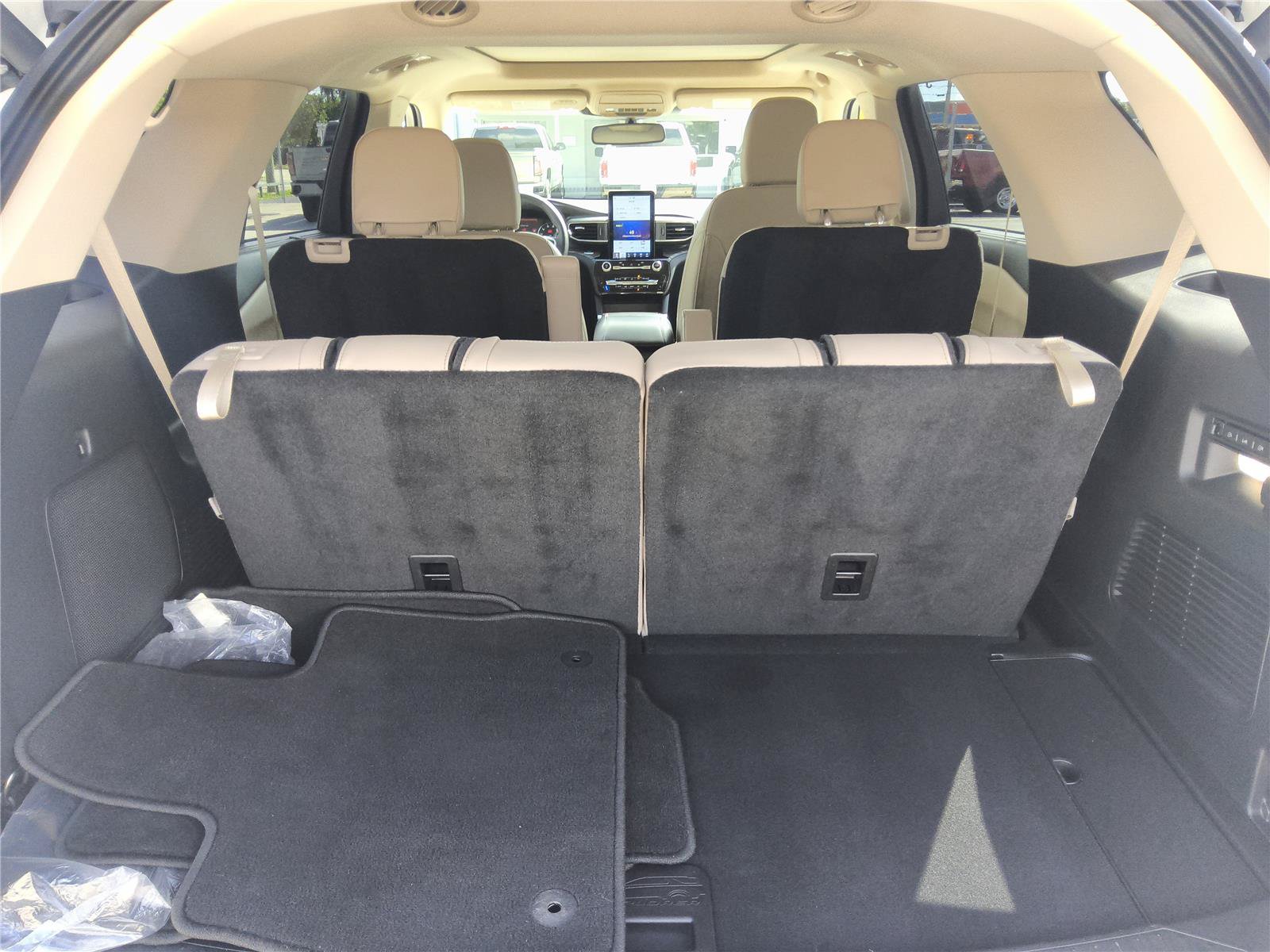 Certified 2023 Ford Explorer Limited w/ Limited Technology Package RWD image 6