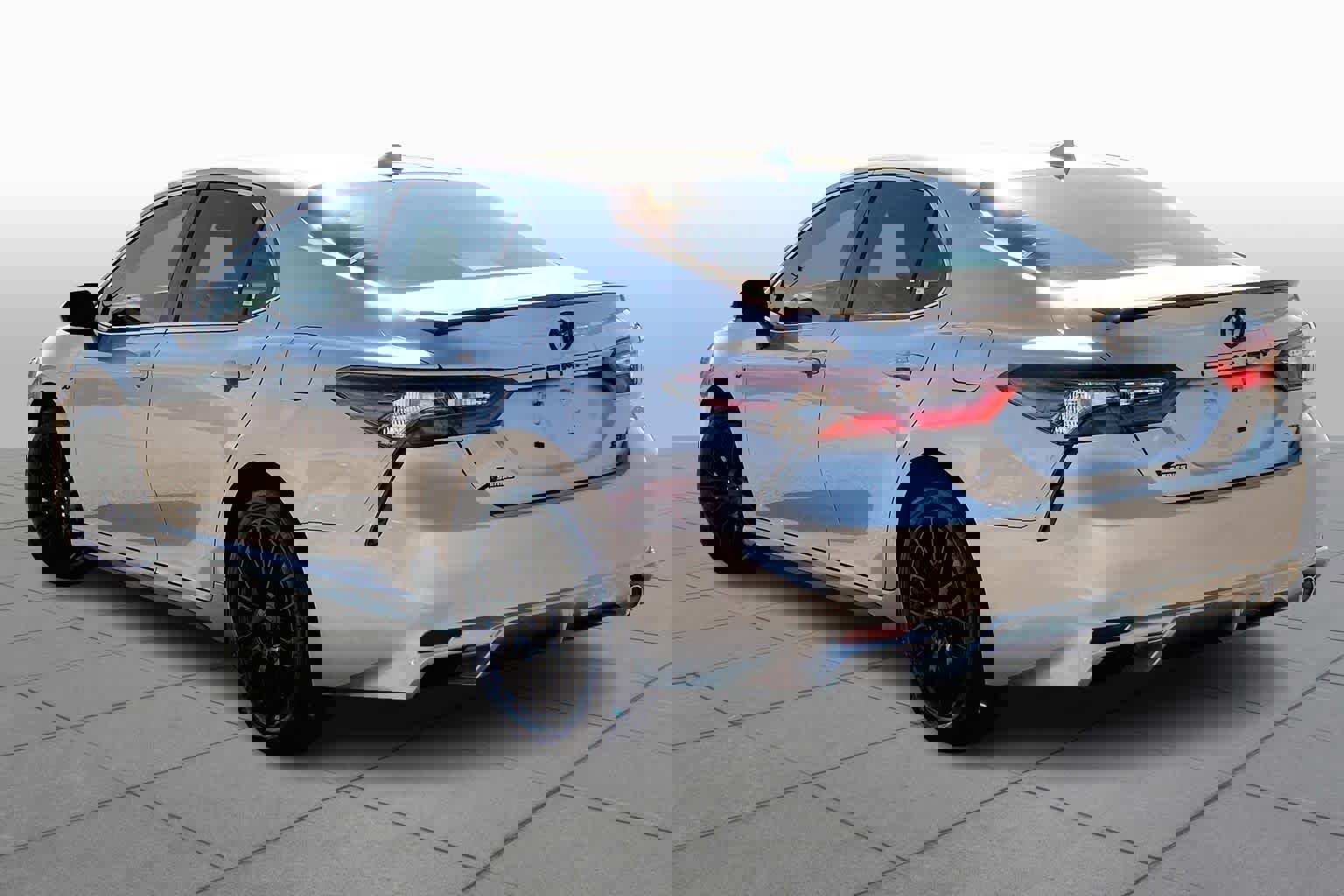 Used 2024 Toyota Camry SE image 10