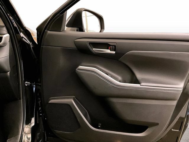 Used 2023 Toyota Highlander XLE AWD/4WD image 23