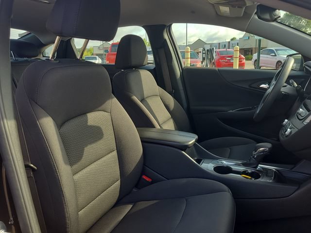 Used 2025 Chevrolet Malibu LT FWD image 17