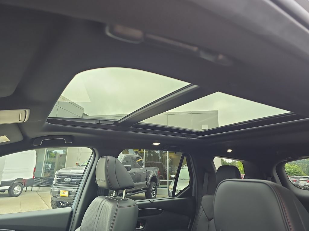 Used 2025 Honda Pilot Black Edition image 31