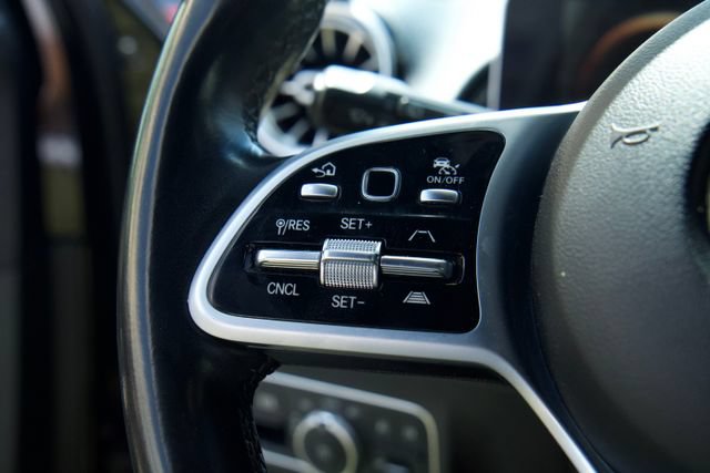 Used 2021 Mercedes-Benz GLB 250 4MATIC w/ Premium Package image 22