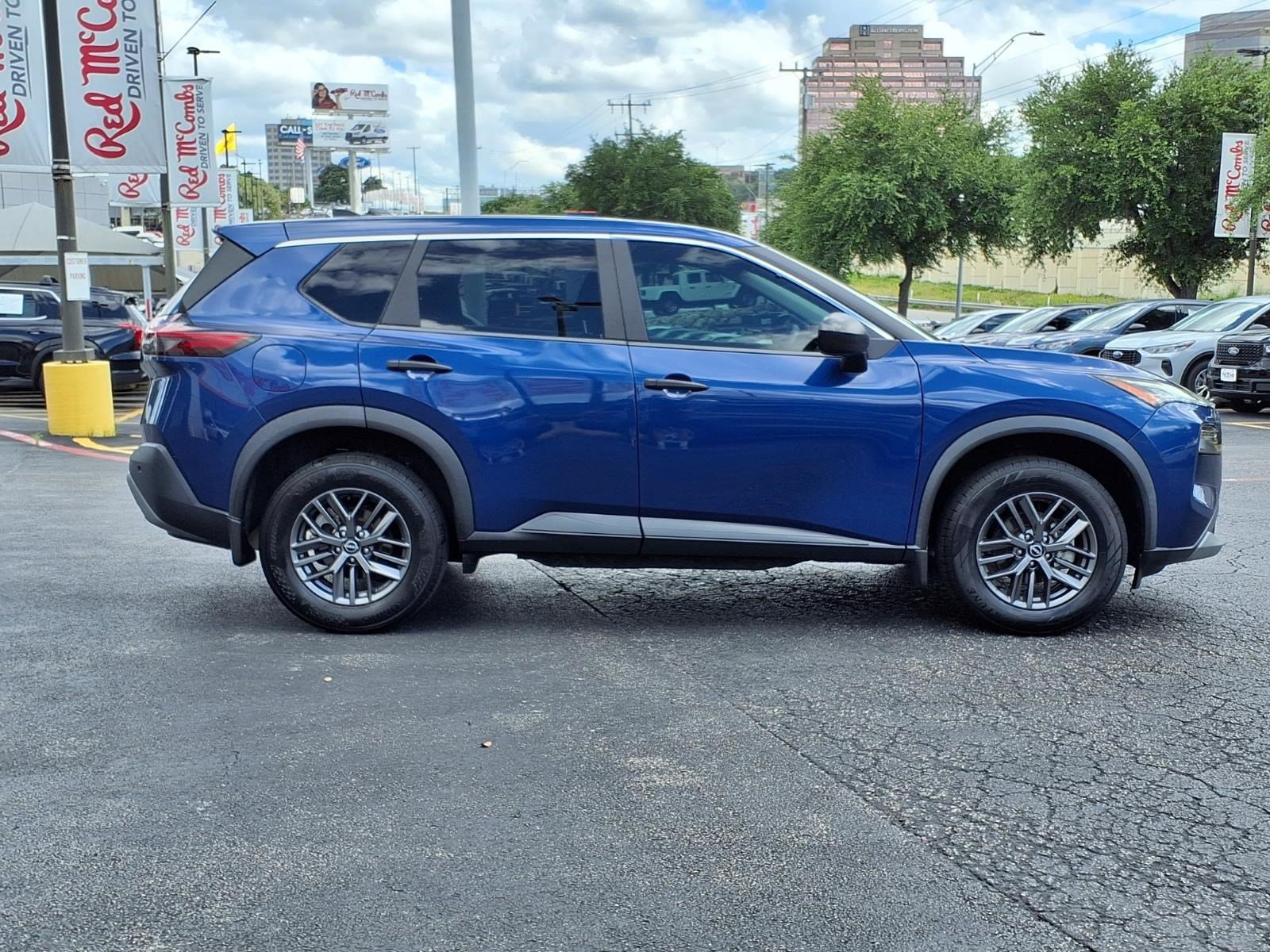 Used 2023 Nissan Rogue S FWD image 4