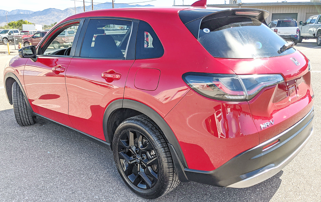 Used 2023 Honda HR-V Sport image 4