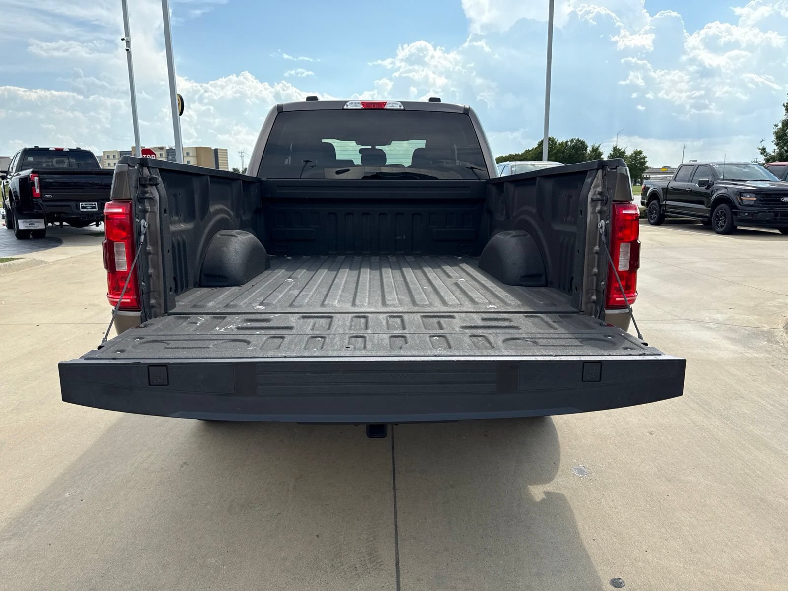 Certified 2022 Ford F150 XLT w/ Trailer Tow Package RWD image 5