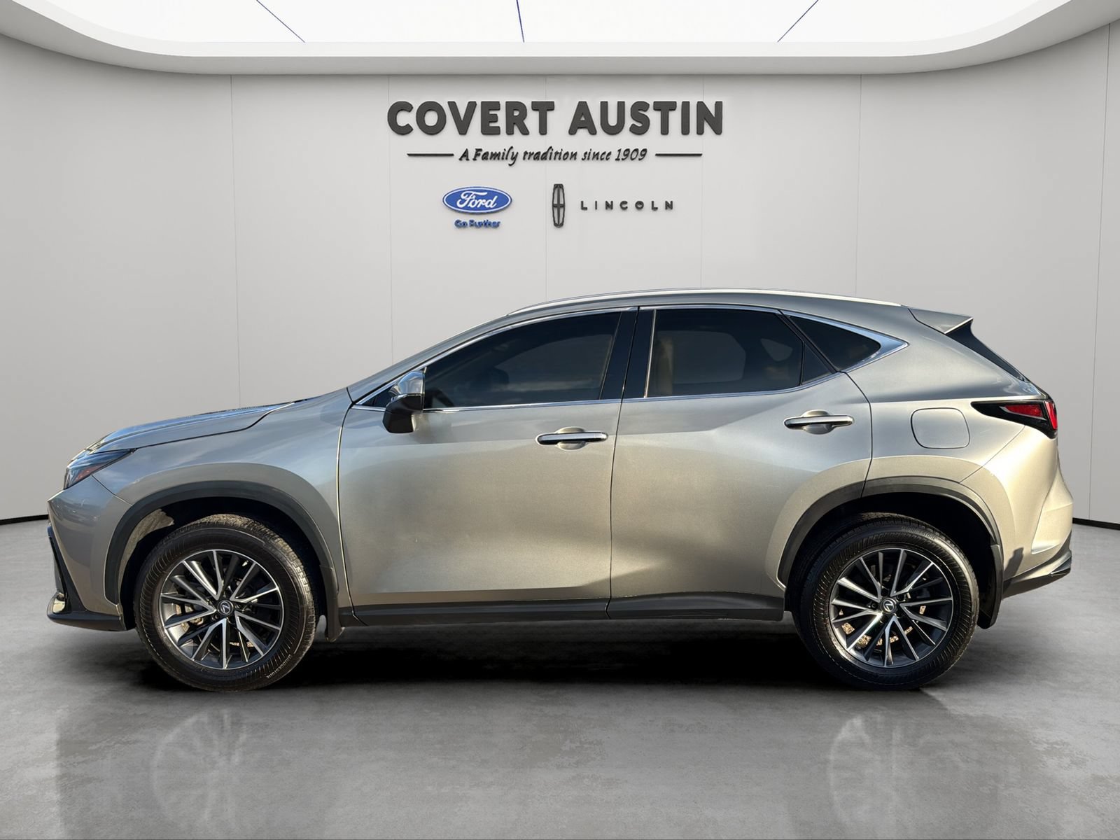 Used 2022 Lexus NX 250 FWD w/ Towing Package (2000 Lbs) image 2