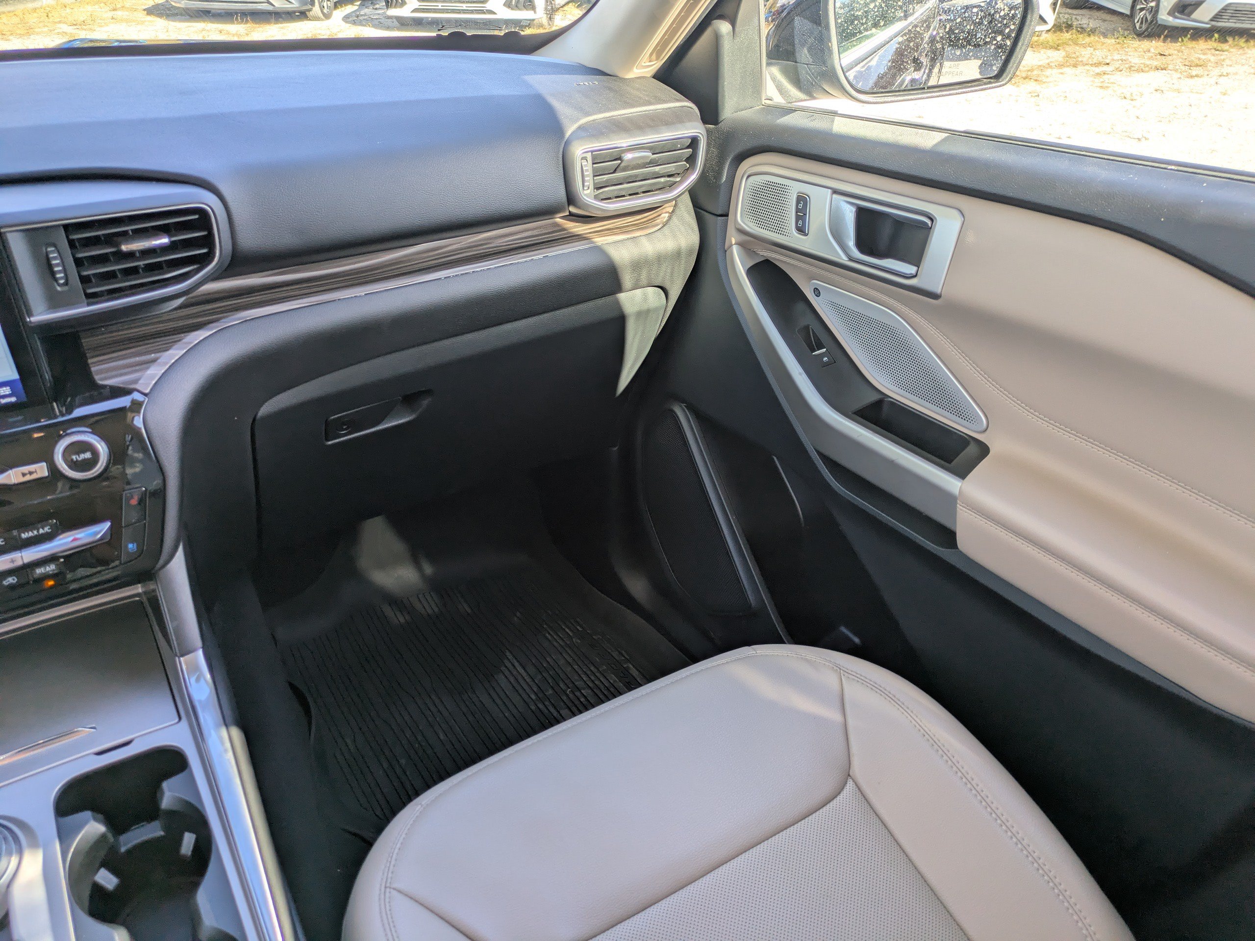 Certified 2023 Ford Explorer Limited w/ Limited Technology Package AWD/4WD image 17