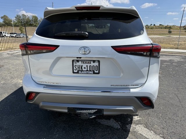 Used 2022 Toyota Highlander Platinum image 5