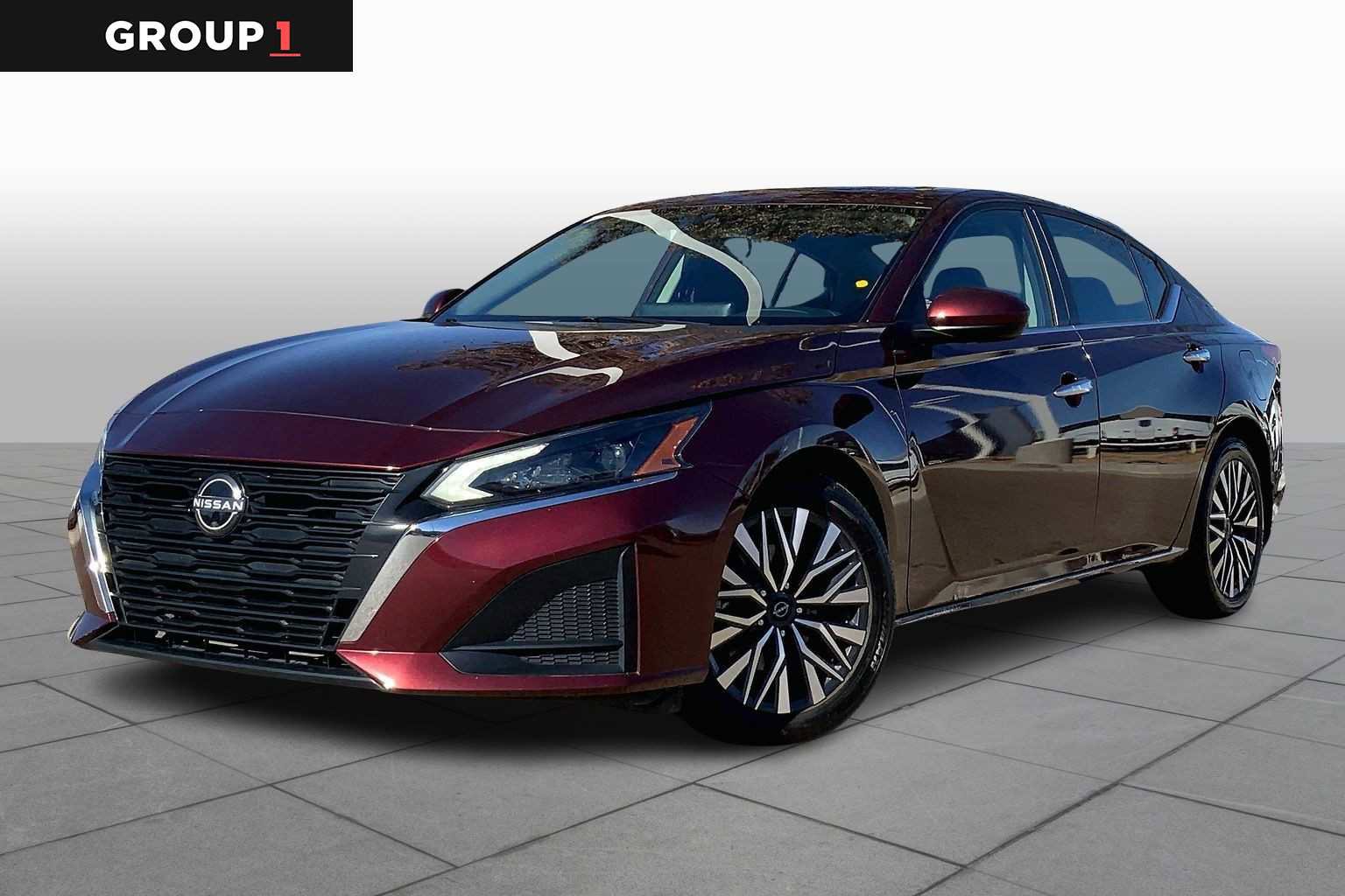 Used 2024 Nissan Altima 2.5 SV w/ SV Premium Package image 1