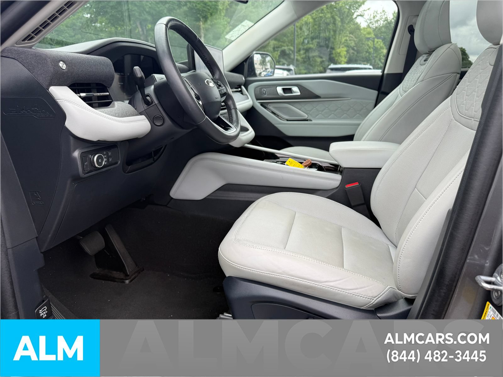 Certified 2025 Ford Explorer Platinum w/ Ultimate Package AWD/4WD image 14