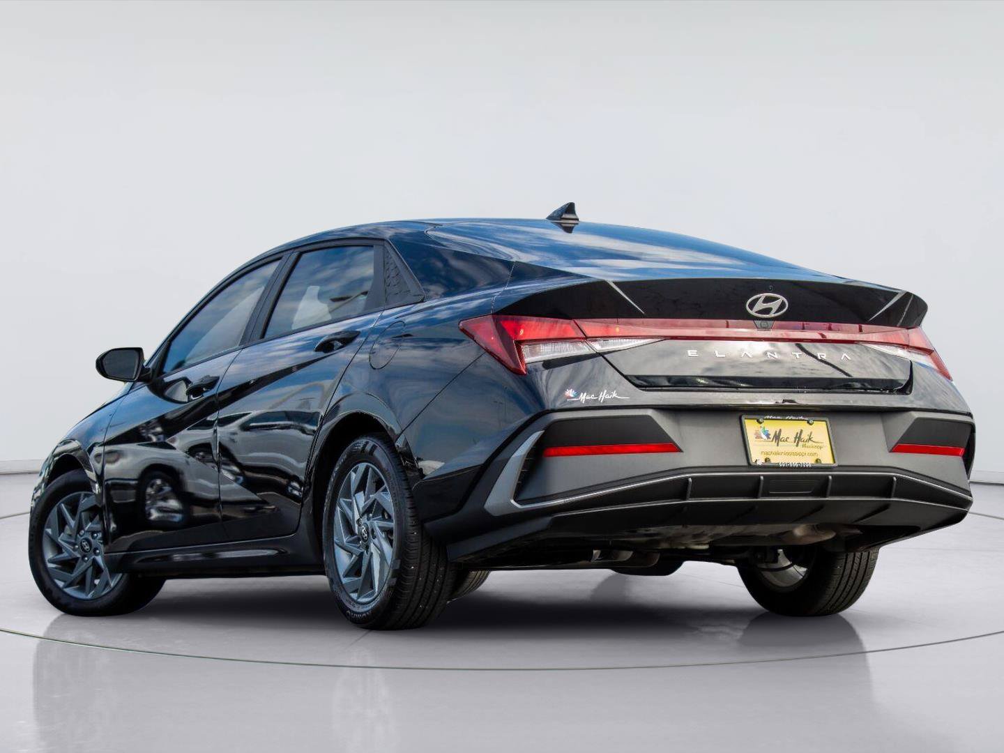 Used 2024 Hyundai Elantra SEL FWD image 4
