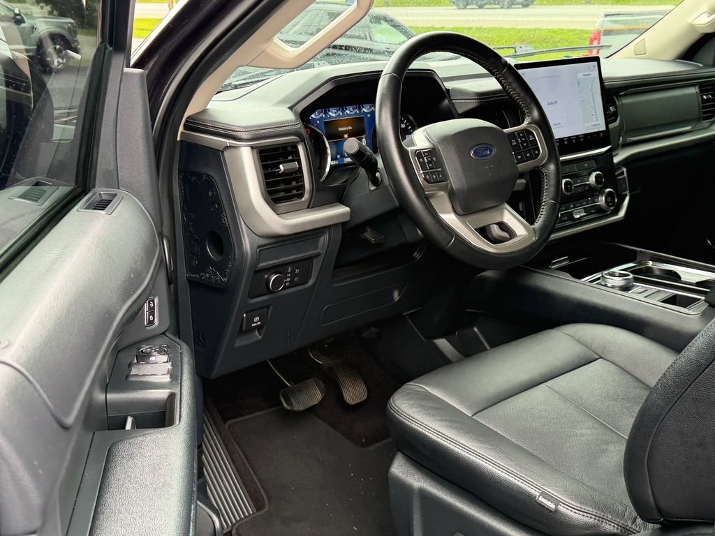 Certified 2022 Ford Expedition XLT RWD image 10