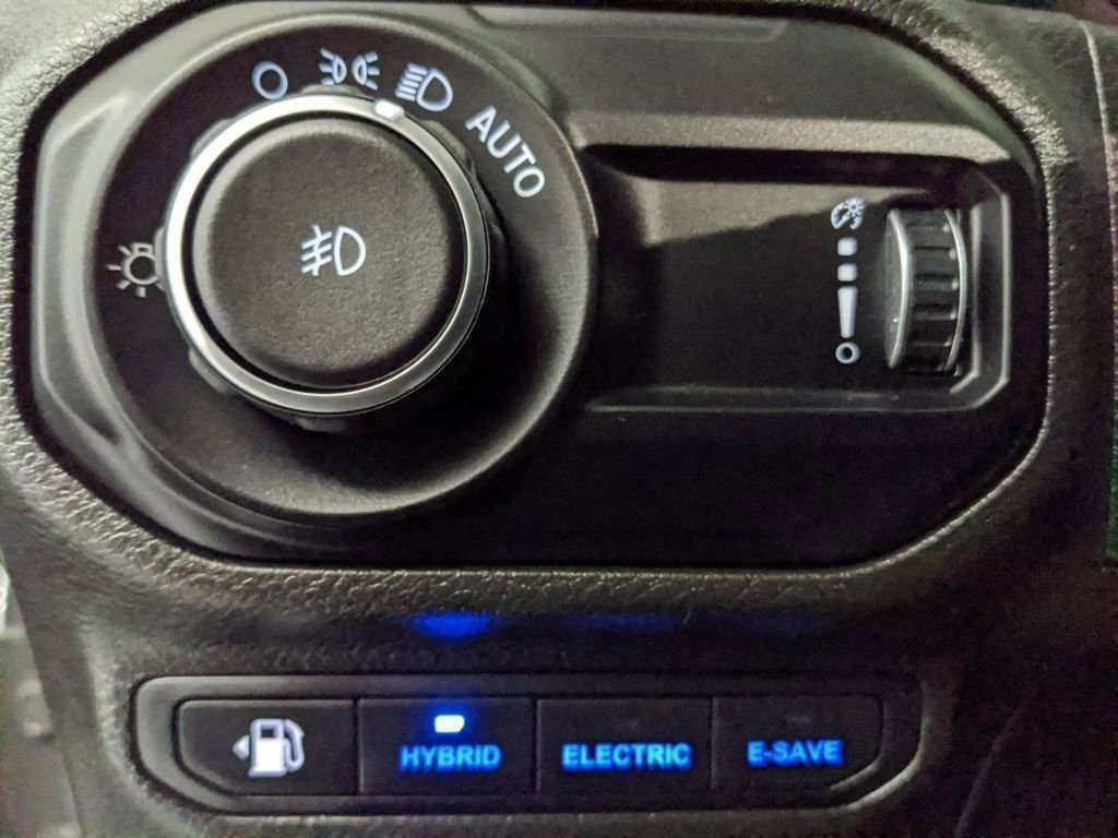 Used 2023 Jeep Wrangler Unlimited Sahara AWD/4WD image 91