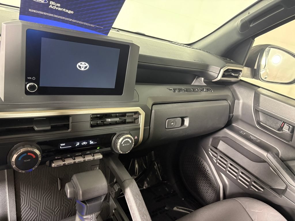 Used 2025 Toyota Tacoma SR AWD/4WD image 16