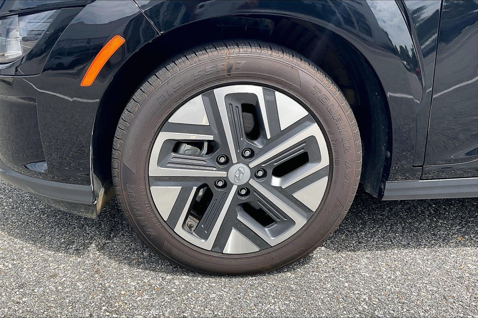 Used 2023 Hyundai Kona SEL FWD image 9