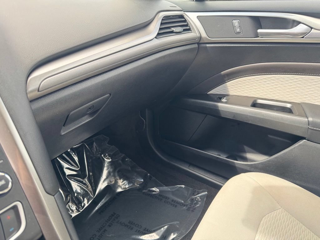 Certified 2019 Ford Fusion SE w/ Equipment Group 151A FWD image 24