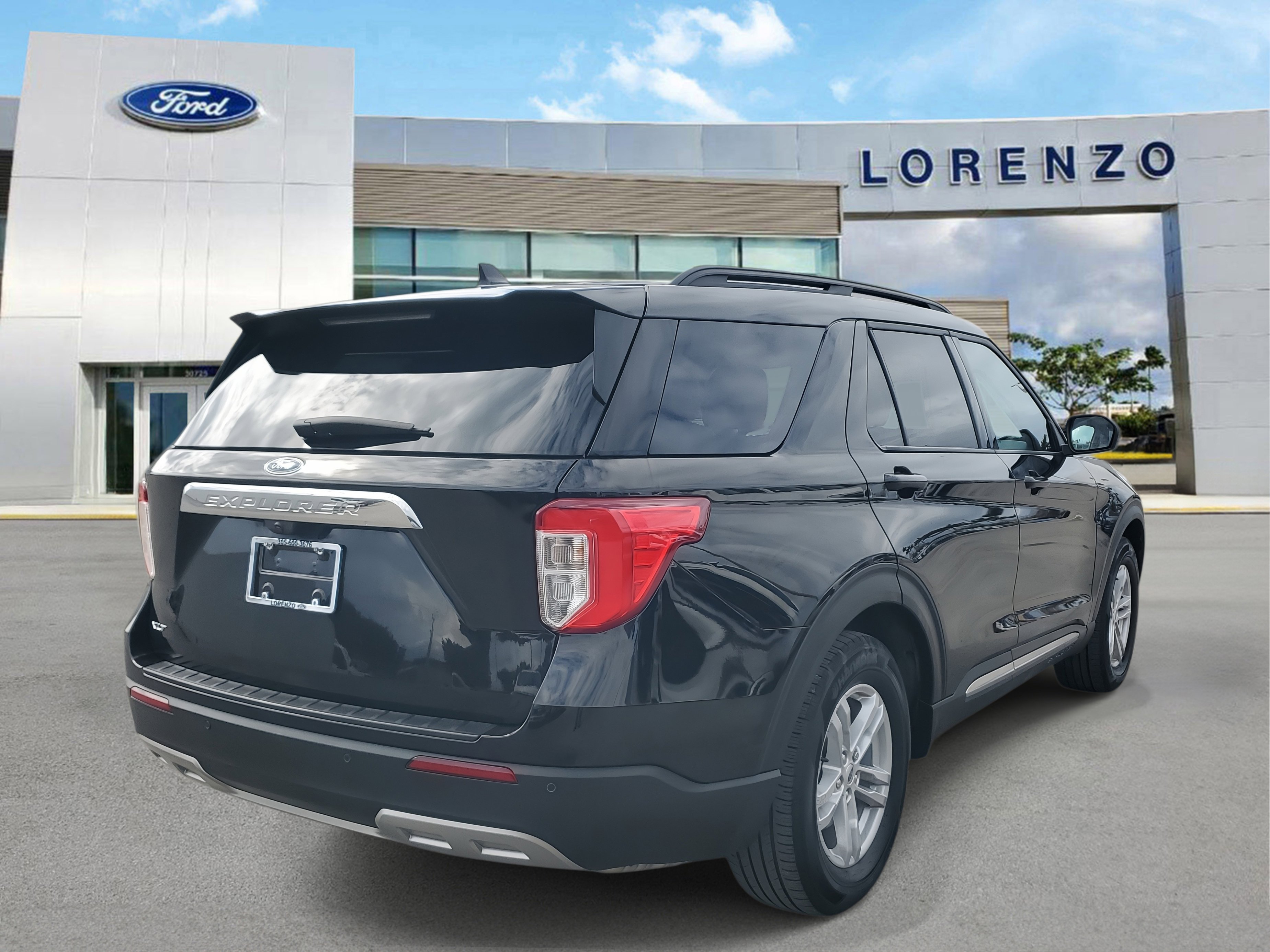 Certified 2024 Ford Explorer XLT w/ Equipment Group 202A image 5