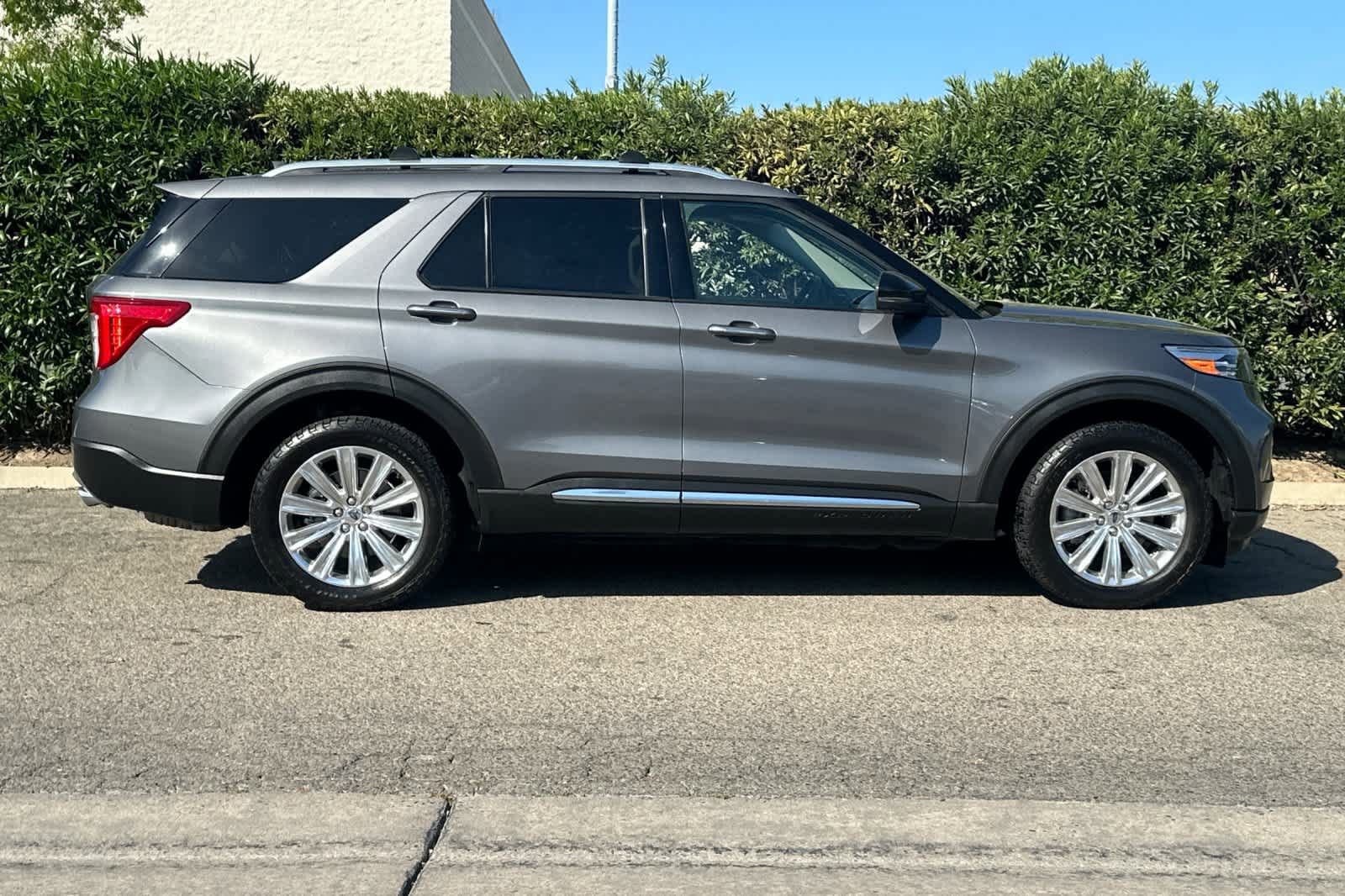 Certified 2021 Ford Explorer Limited w/ Hybrid Equipment Group 310A image 6